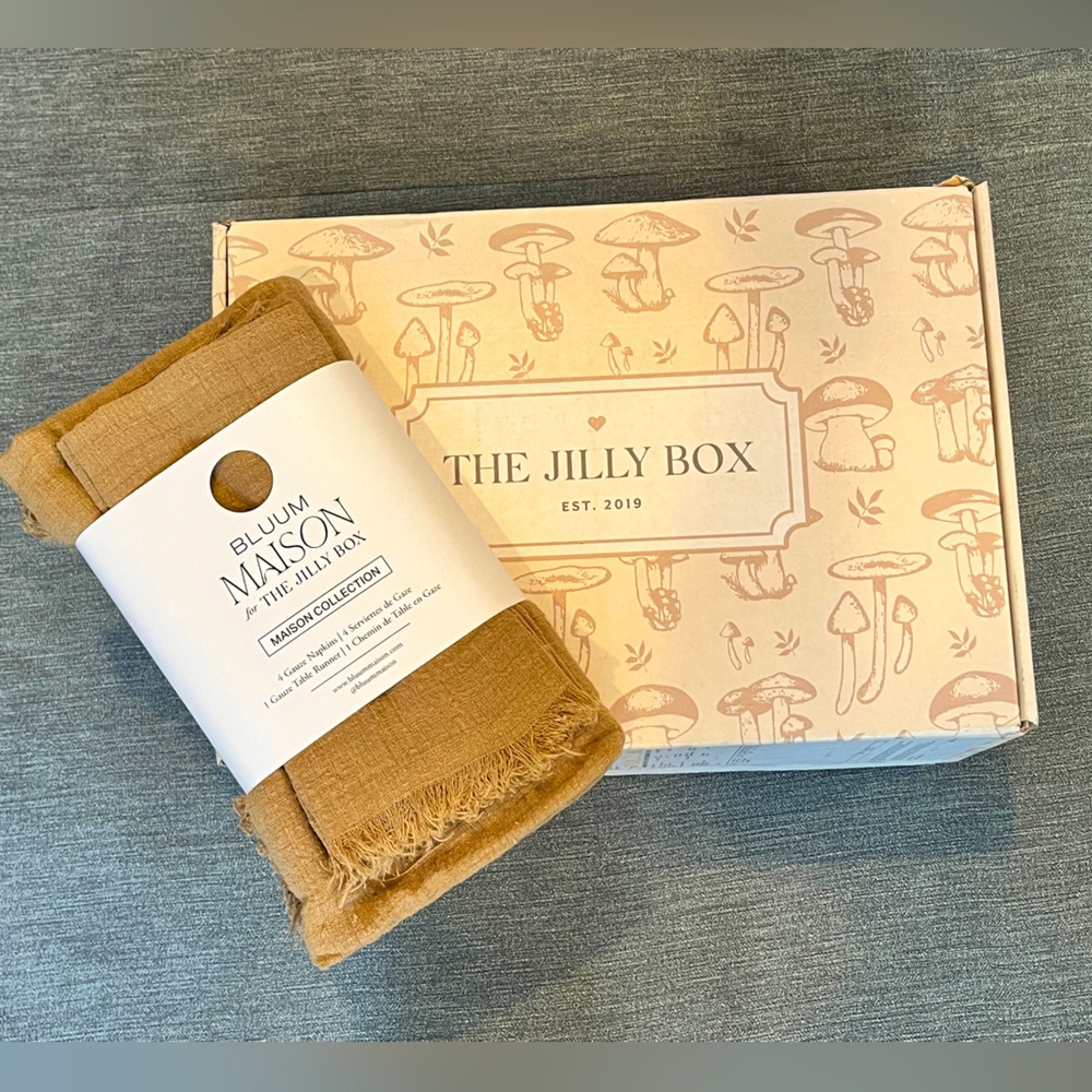 Brand New Bluum Maison table runner and napkin set from the Fall 2023 Jilly Box